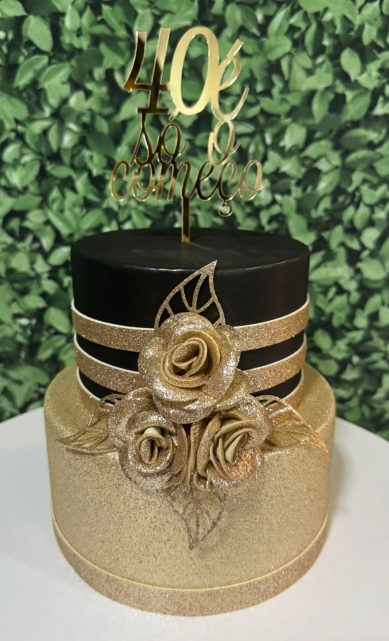 Bolo Fake Preto Dourado - Mouse Atelie das Festas
