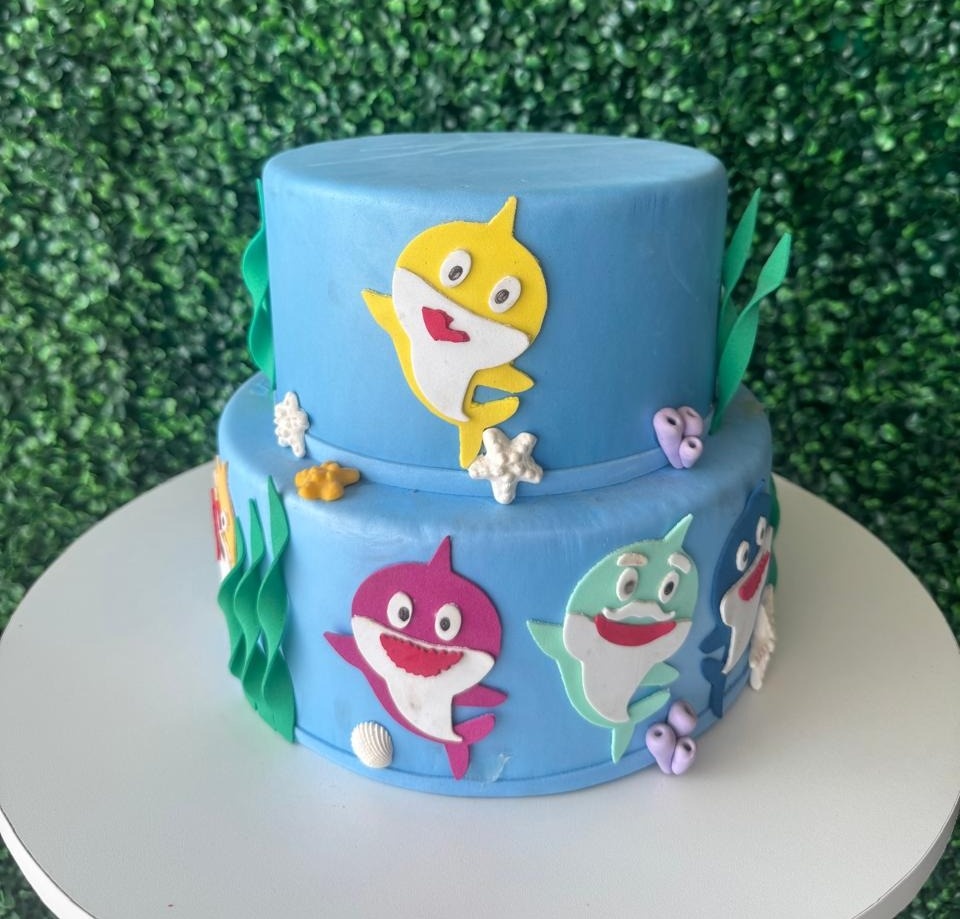 Bolo Fake Baby Shark 2 - Mouse Atelie das Festas