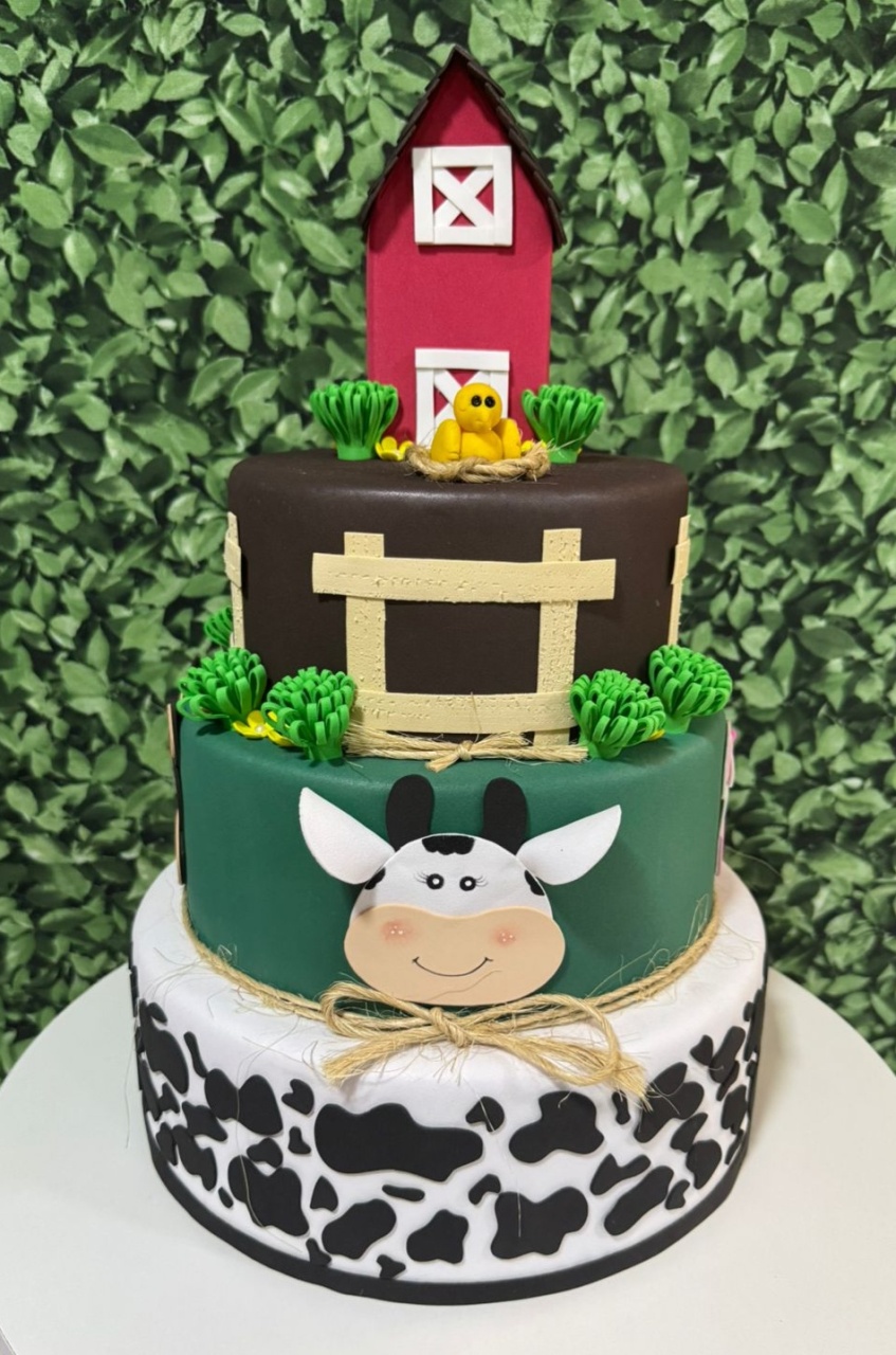 Bolo Fake Fazendinha 3 - Mouse Atelie das Festas