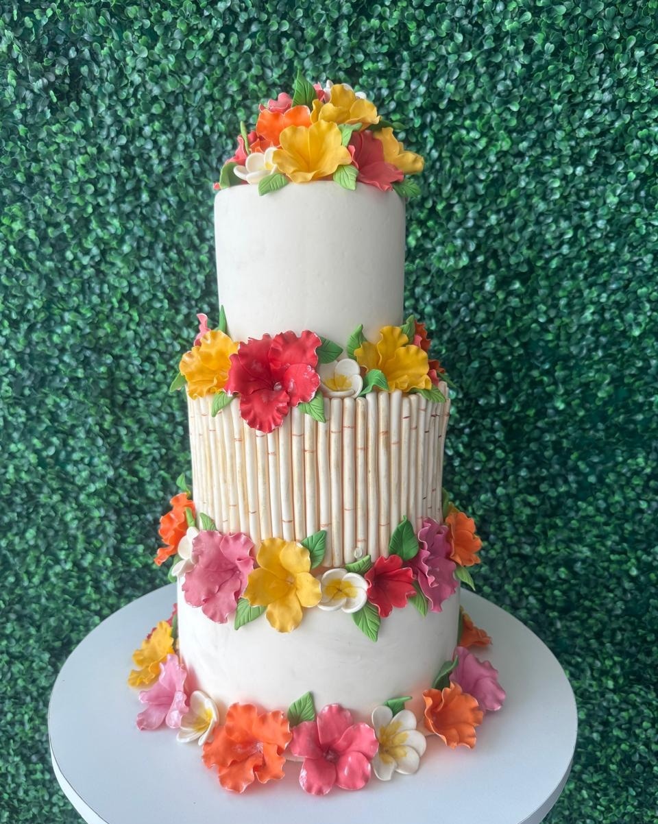 Bolo Fake Tropical Com Flores - Mouse Atelie das Festas