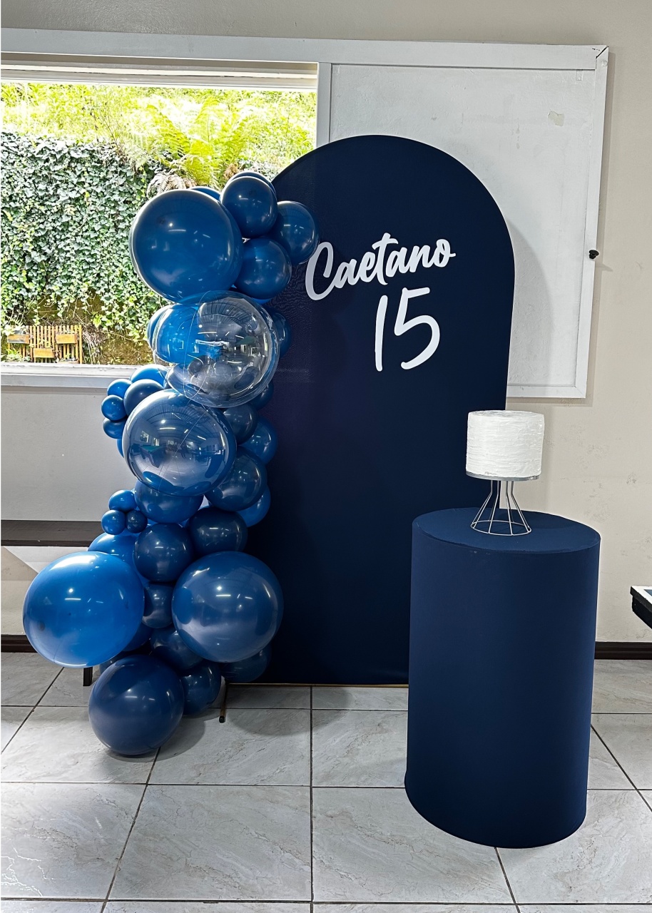 Painel Com Balões E Cilindro  - Happy Day Decorações