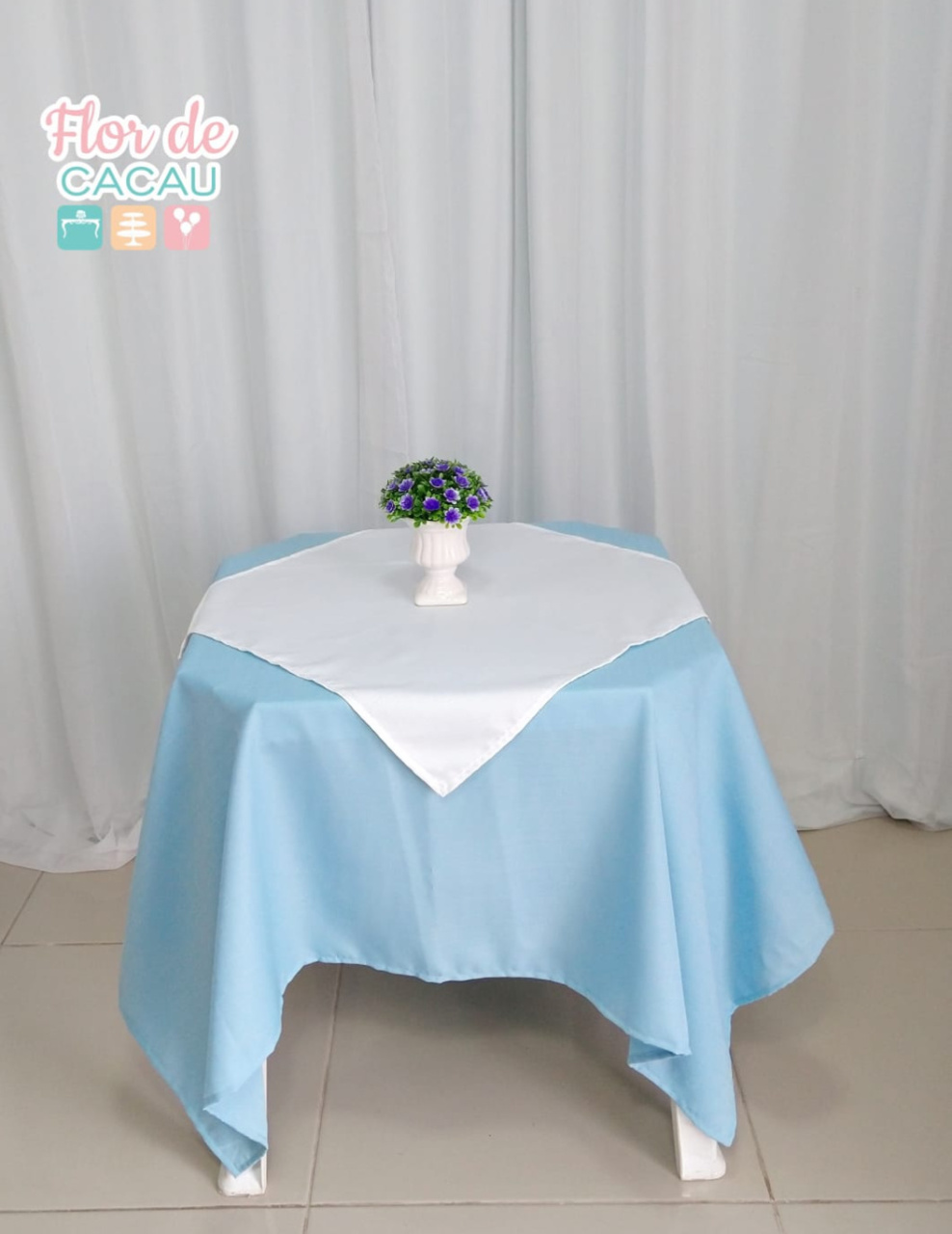 Toalha de Mesa Azul Claro - Locadora Flor de Cacau