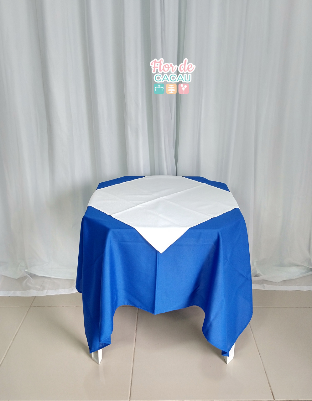 Toalha de Mesa Azul - Locadora Flor de Cacau