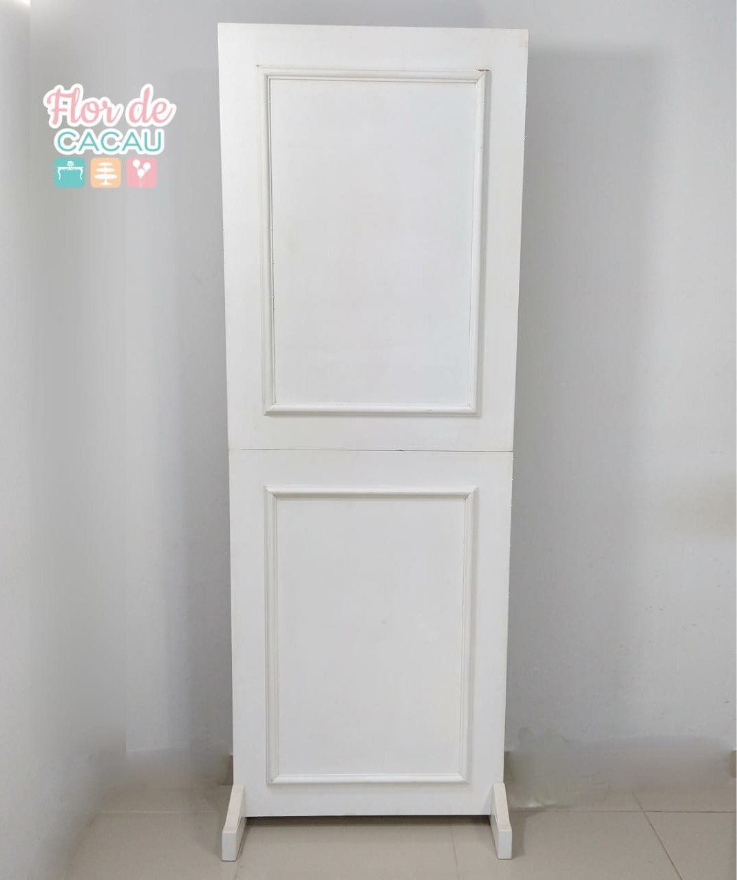 Painel Bosserie Branco - Locadora Flor de Cacau