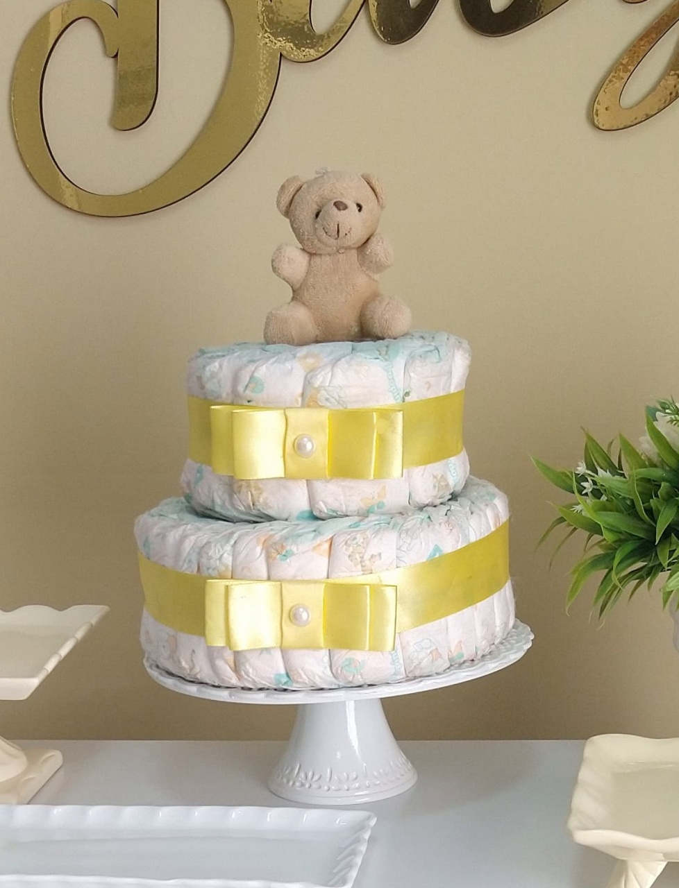 Bolo de Fralda Amarelo - Locadora Flor de Cacau