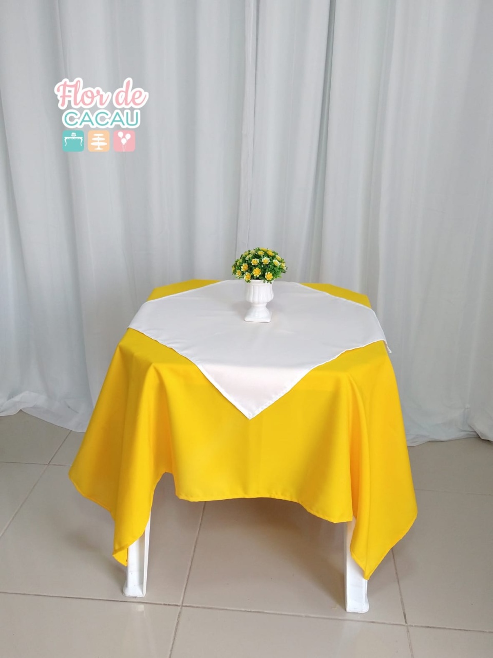 Toalha de Mesa Amarela - Locadora Flor de Cacau