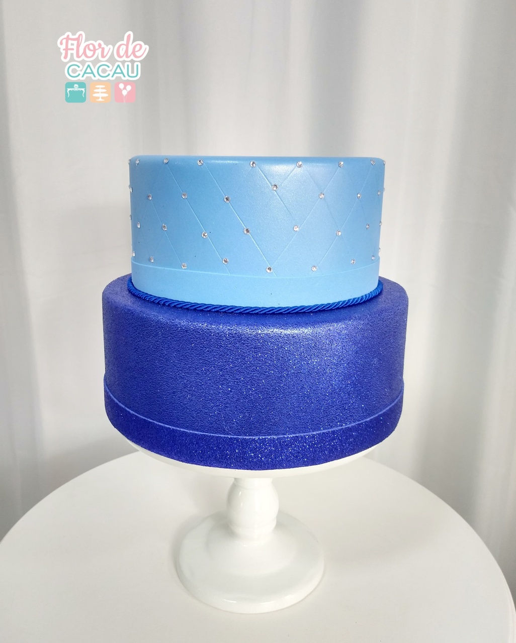 Bolo Fake Azul - Locadora Flor de Cacau