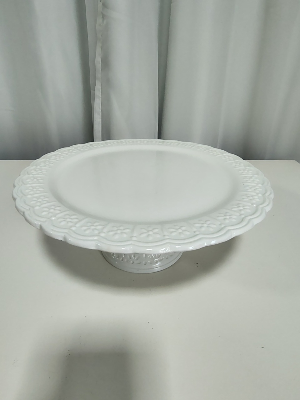 Porta Bolo Branco G - Locadora Flor de Cacau