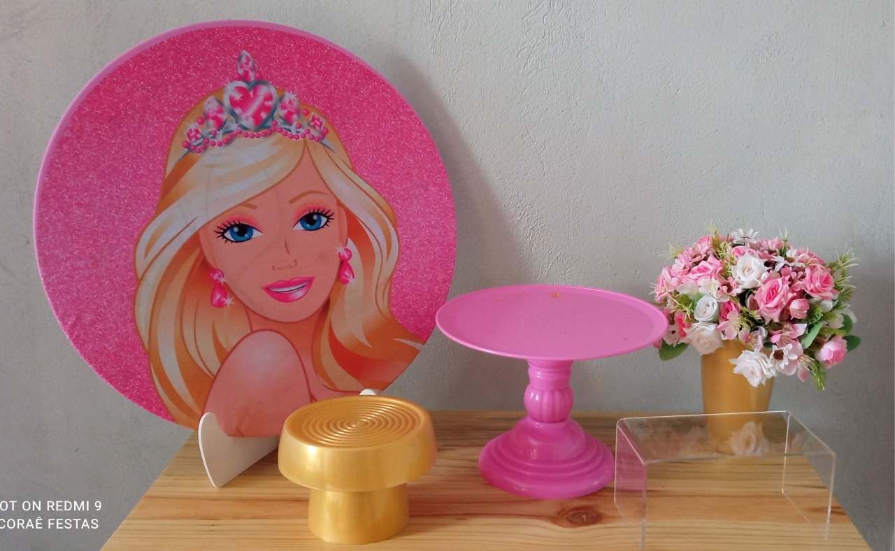 Barbie - DECORAÊ FESTAS PEGUE E MONTE