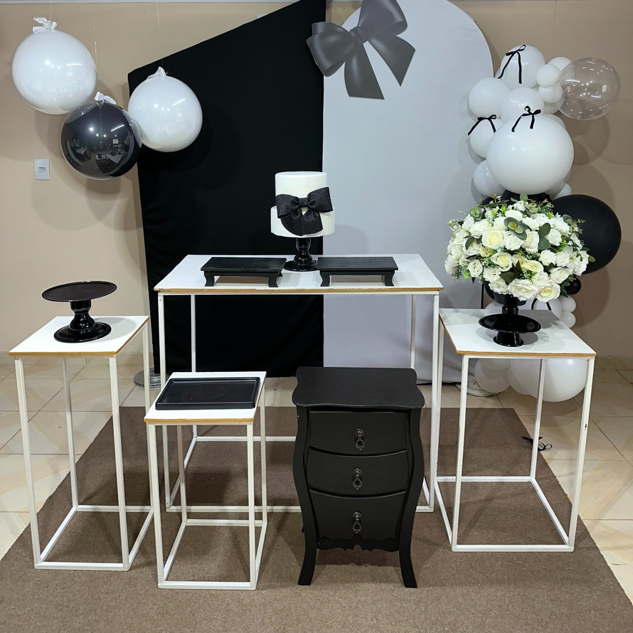 Kit Preto & Branco Laço 1 - DECOR FESTAS PEGUE MONTE & BALÕES