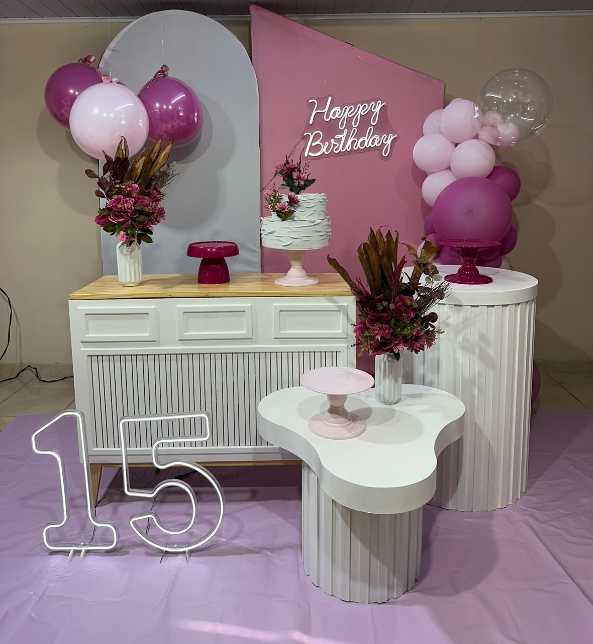 Kit Adulto Rosa & Branco 1 - DECOR FESTAS PEGUE MONTE & BALÕES