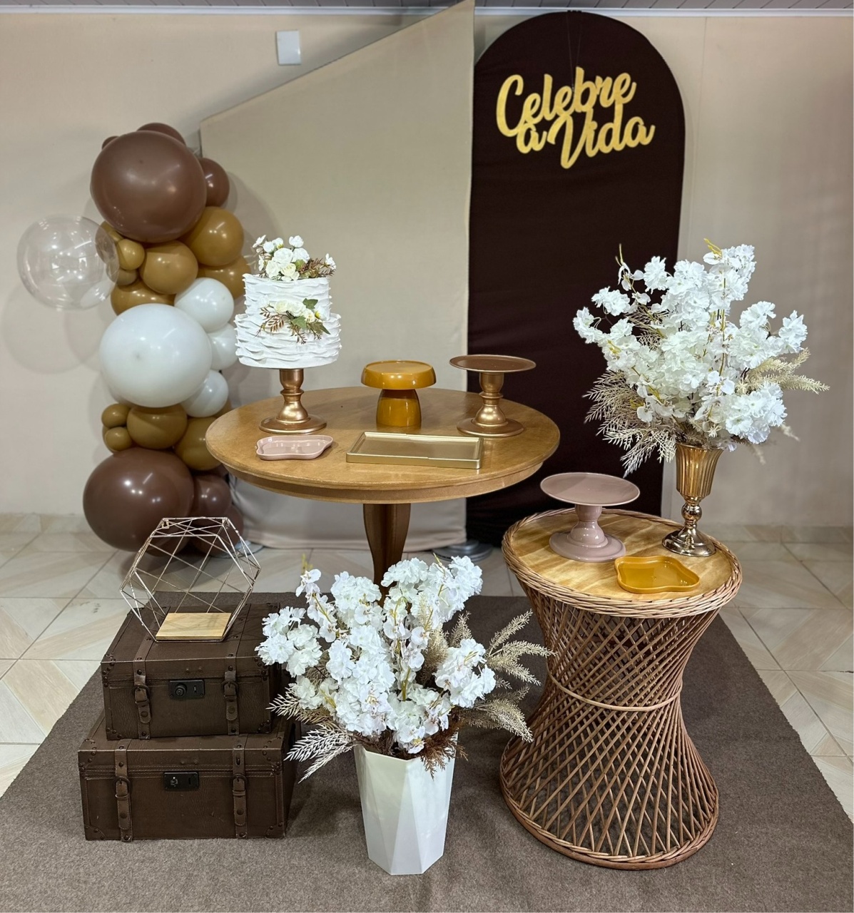 Kit Adulto Marrom & Bege 1 - DECOR FESTAS PEGUE MONTE & BALÕES