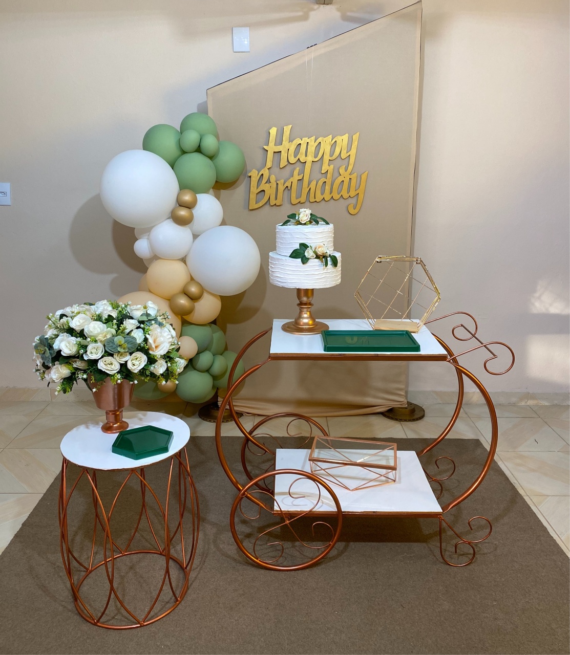 Kit Adulto Bege & Verde 2 - DECOR FESTAS PEGUE MONTE & BALÕES