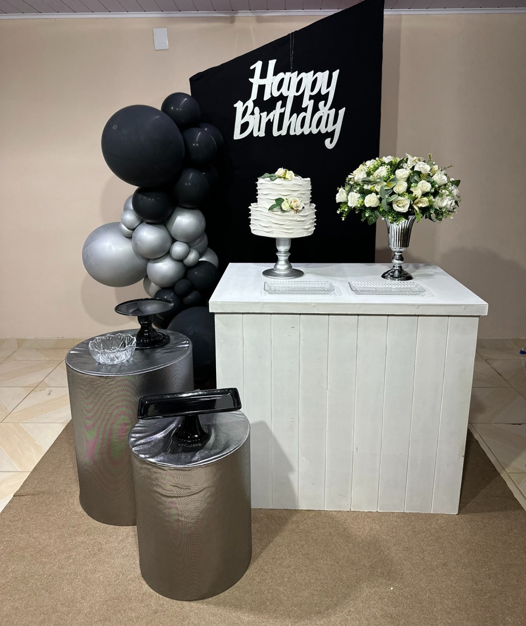 Kit Preto & Prata Opção 3 - DECOR FESTAS PEGUE MONTE & BALÕES