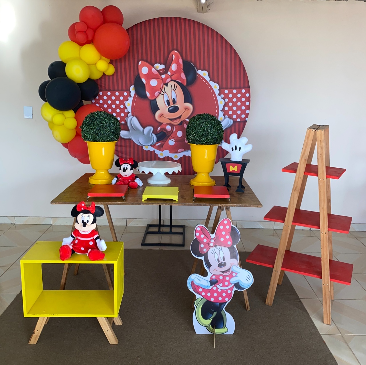 Kit Minnie Vermelha 1 - DECOR FESTAS PEGUE MONTE & BALÕES
