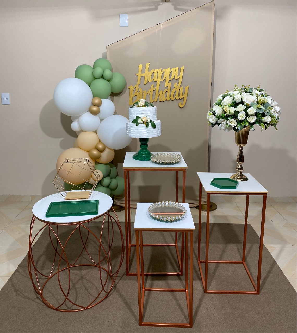 Kit Adulto Bege & Verde 3 - DECOR FESTAS PEGUE MONTE & BALÕES