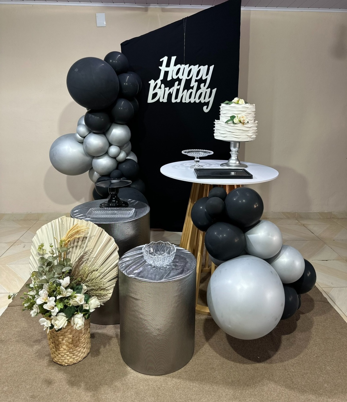 Kit Preto & Prata Opção 4 - DECOR FESTAS PEGUE MONTE & BALÕES
