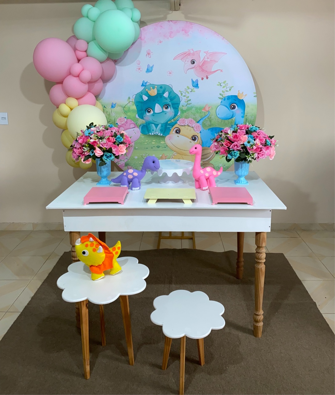 Kit Dinossauro Baby Menina 1 - DECOR FESTAS PEGUE MONTE & BALÕES
