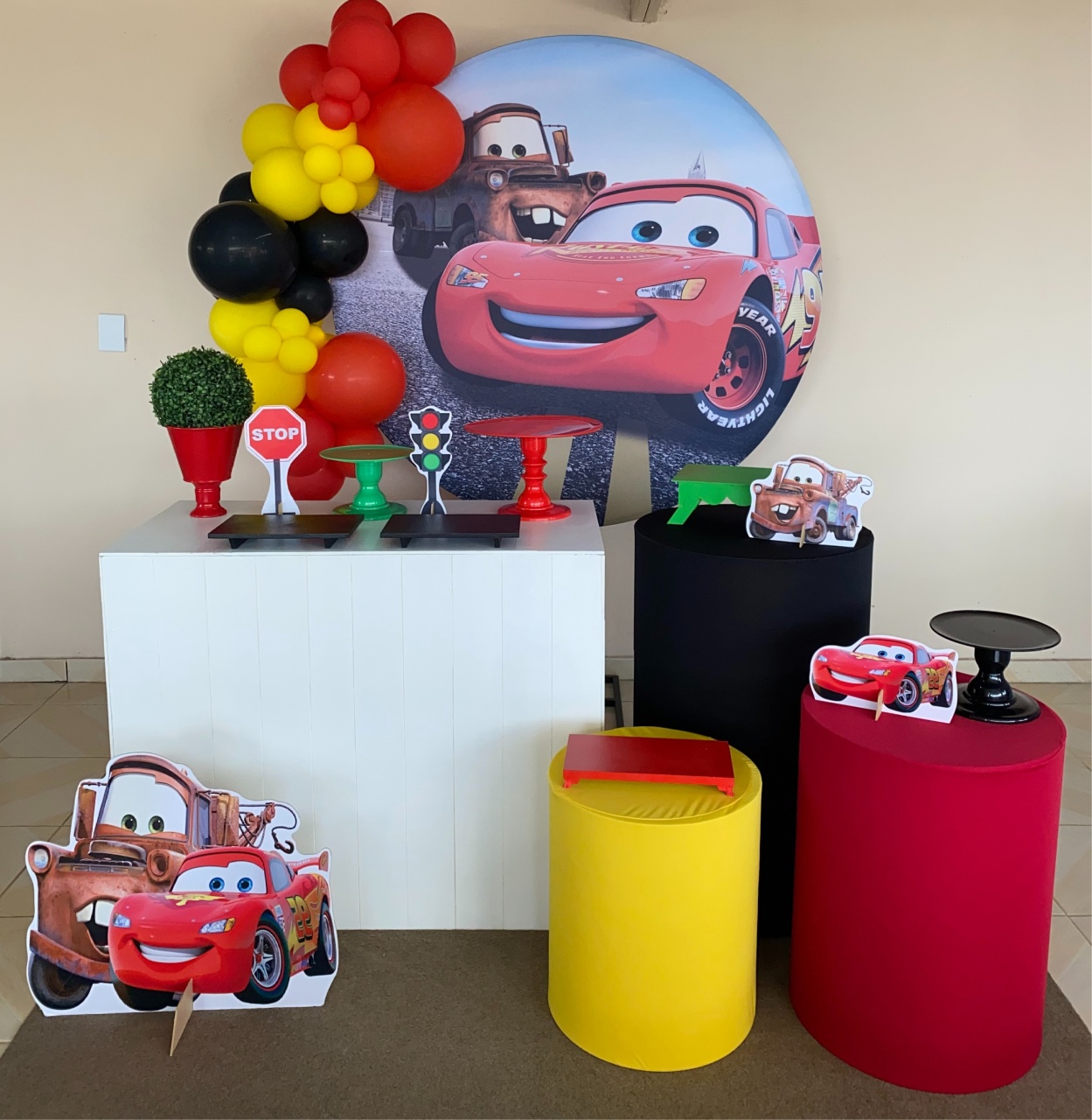 Kit Carros Mcqueen 1 - DECOR FESTAS PEGUE MONTE & BALÕES