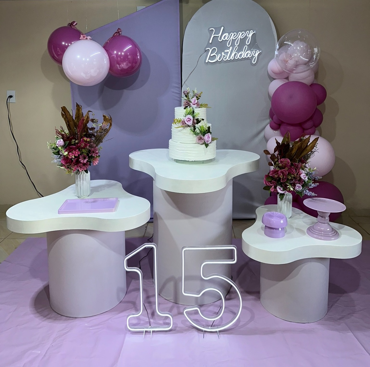 Kit Lilas & Branco 1 - DECOR FESTAS PEGUE MONTE & BALÕES