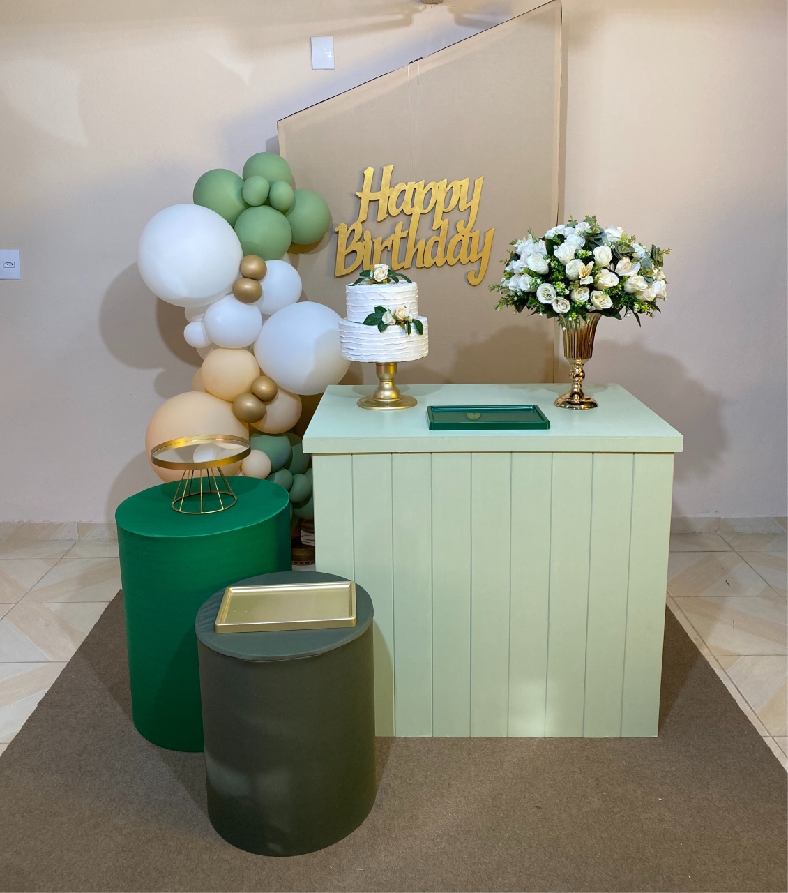 Kit Adulto Bege & Verde 1 - DECOR FESTAS PEGUE MONTE & BALÕES
