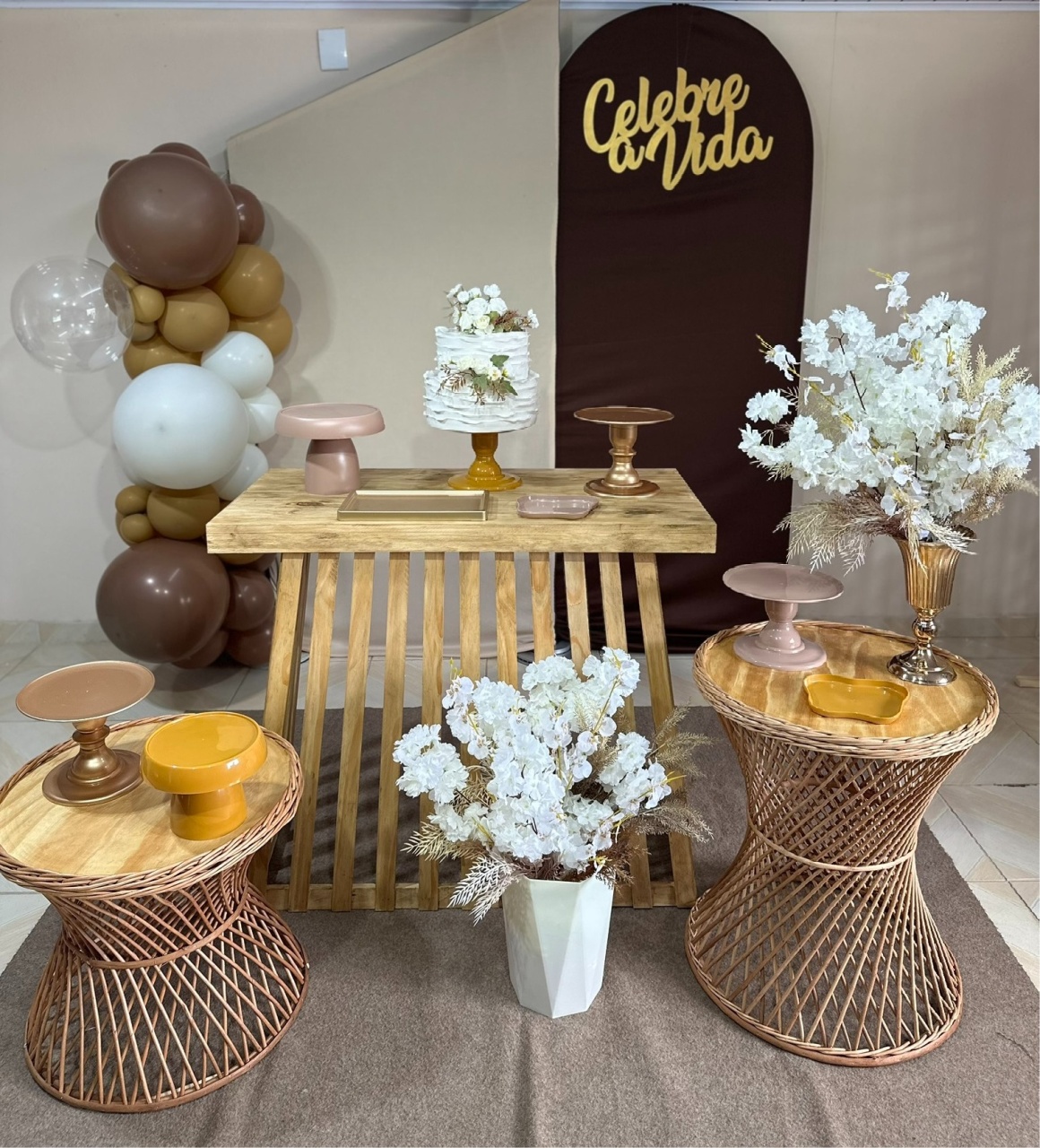Kit Adulto Marrom & Bege 2 - DECOR FESTAS PEGUE MONTE & BALÕES
