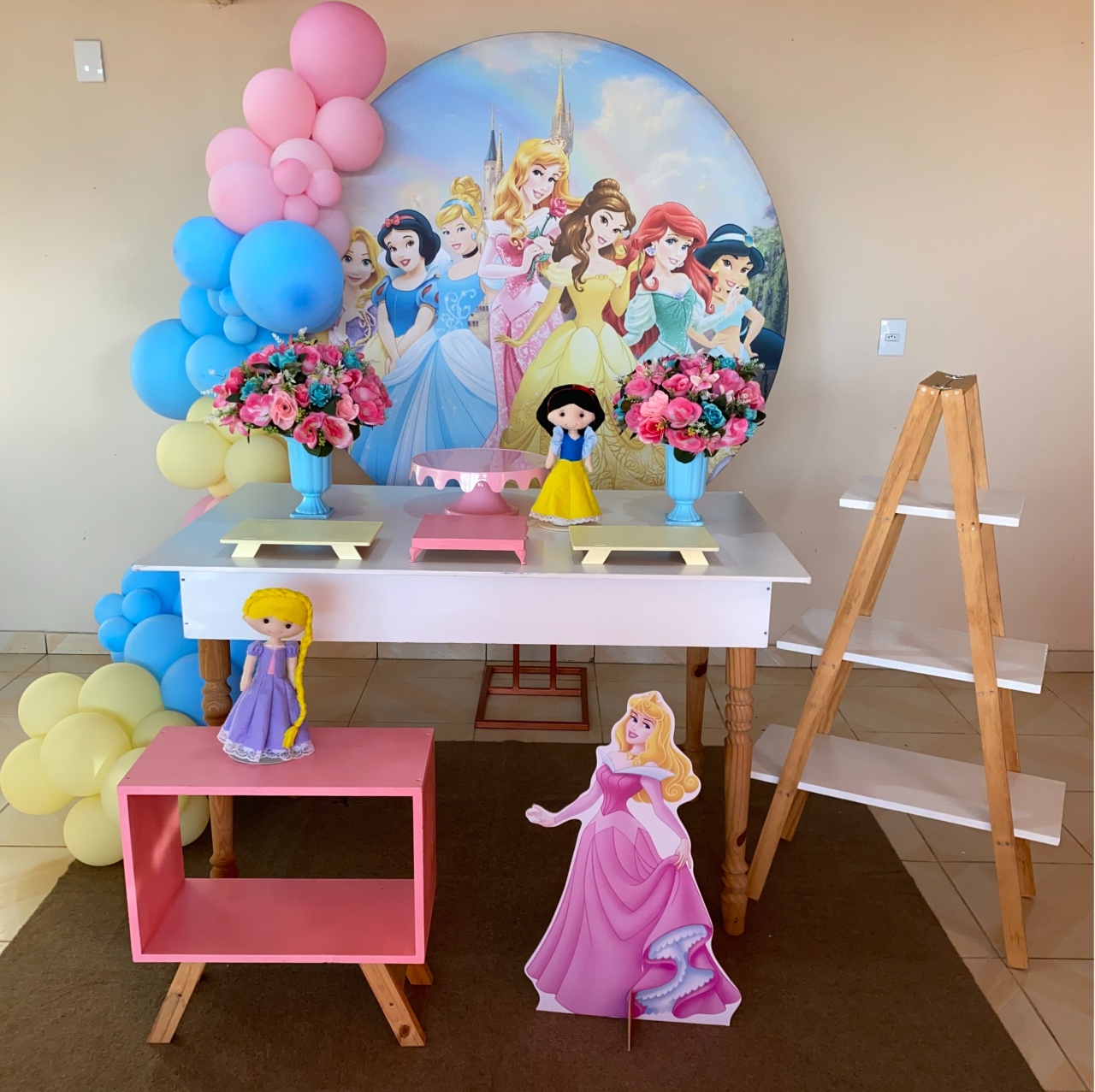 Kit Princesas Disney 4 - DECOR FESTAS PEGUE MONTE & BALÕES