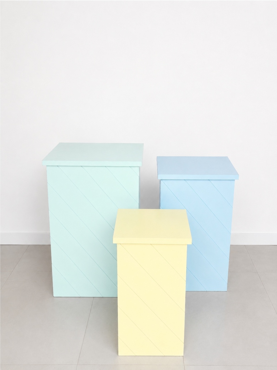 Trio de Mesas Cubo Em Mdf - Bel kids festas e eventos 
