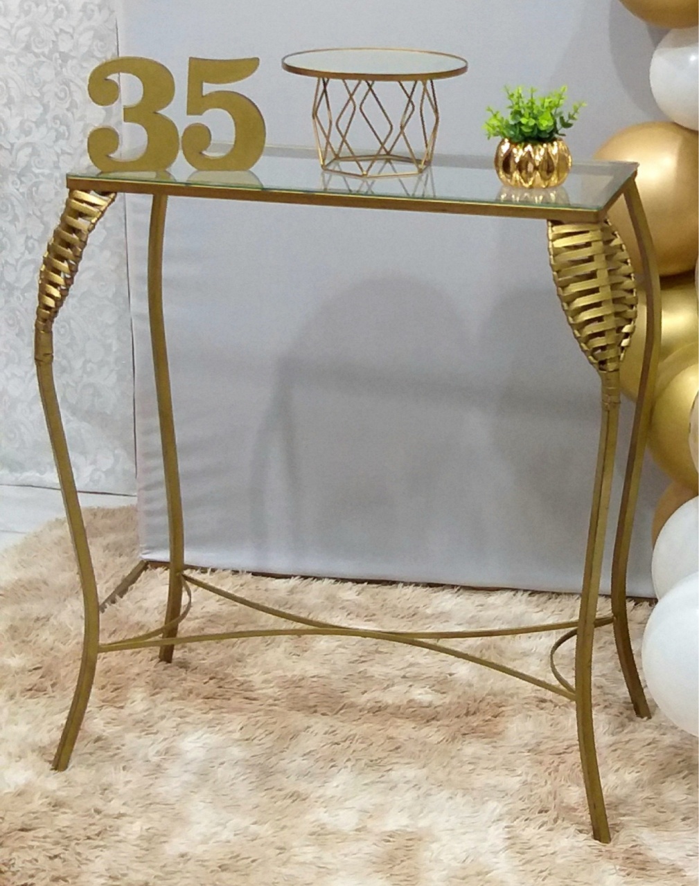Mesa Dourada Em Ferro Com Detalhe Em Junco - jessica jardin dos Reis