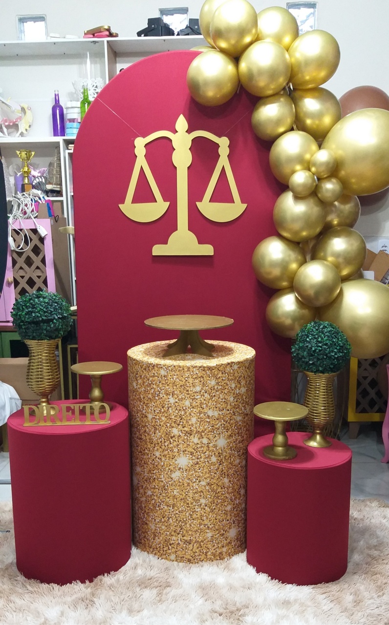 Formatura de Direito Com Mesas Cilindros Vermelho - jessica jardin dos Reis