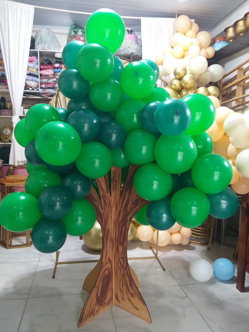 Árvore de Balão  - jessica jardin dos Reis