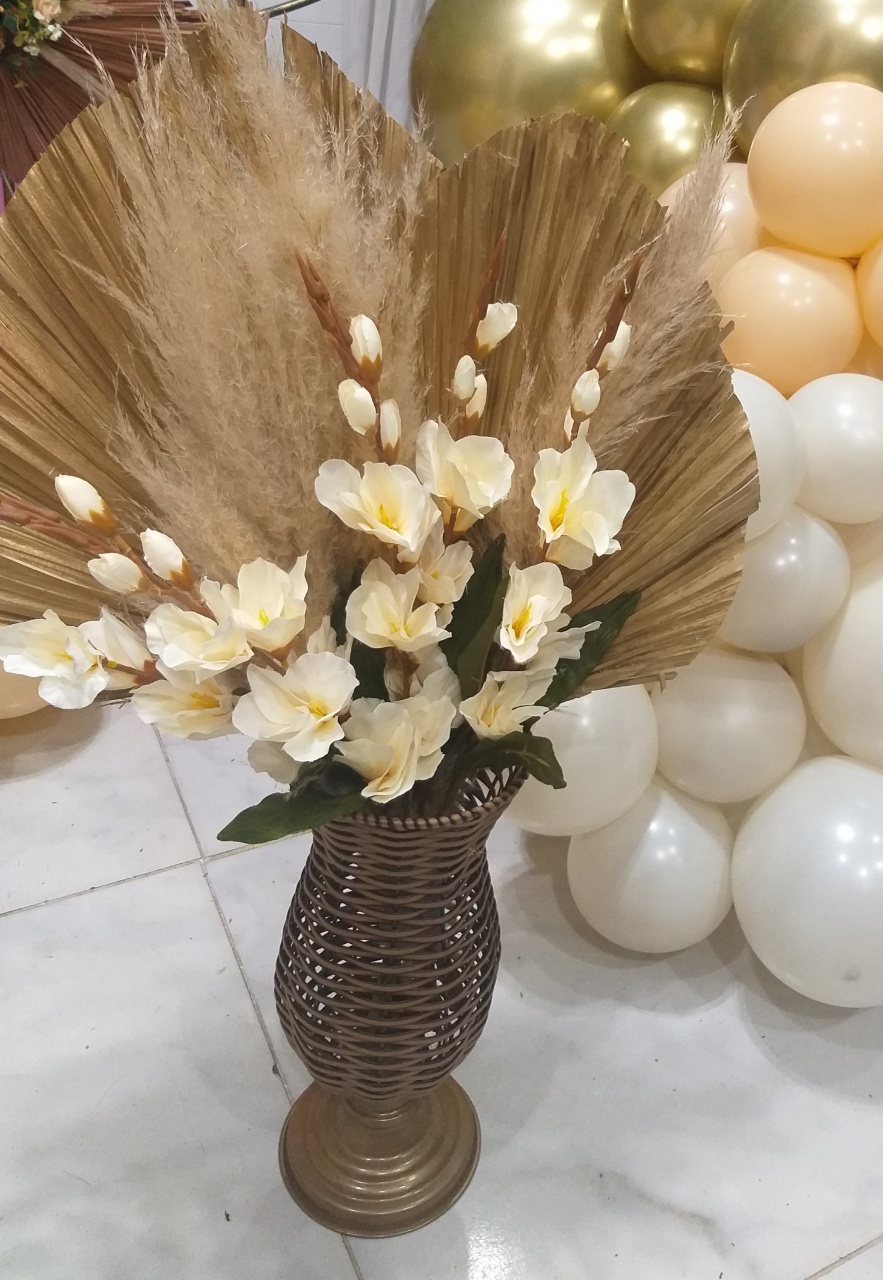 Vaso de Junco Com Arranjo Floral - jessica jardin dos Reis