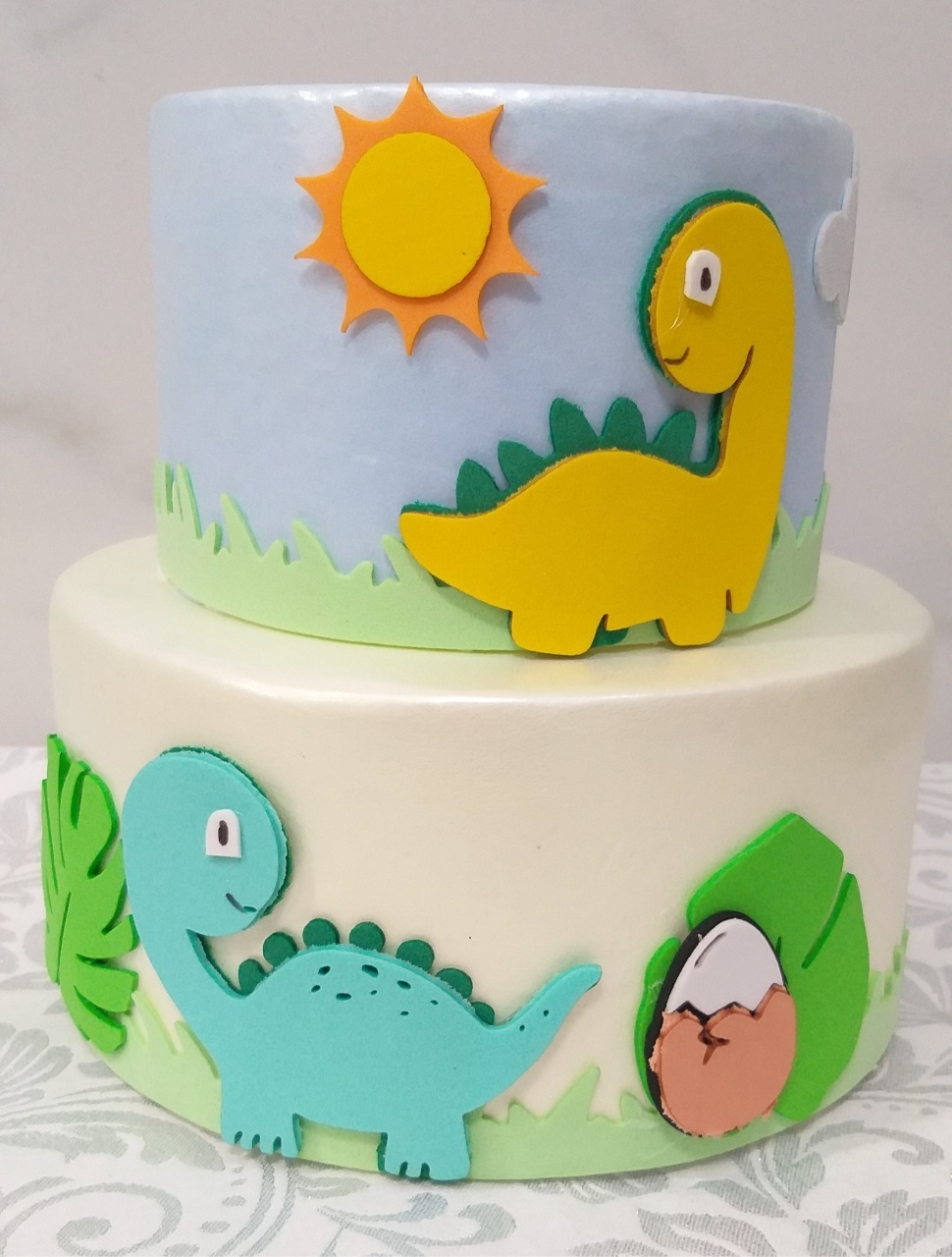 Bolo Fake Dino Baby - jessica jardin dos Reis