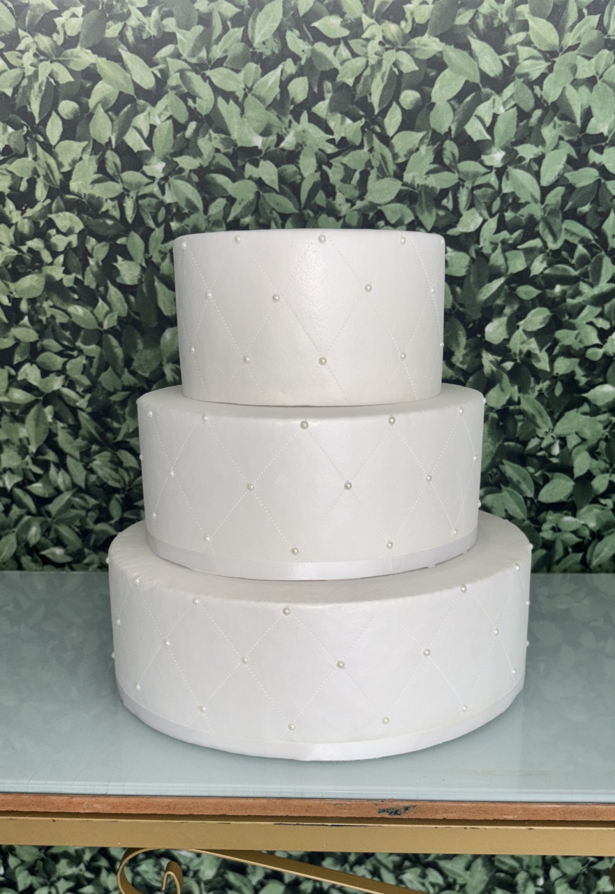 Bolo Branco Simples  - Decorkidfesta