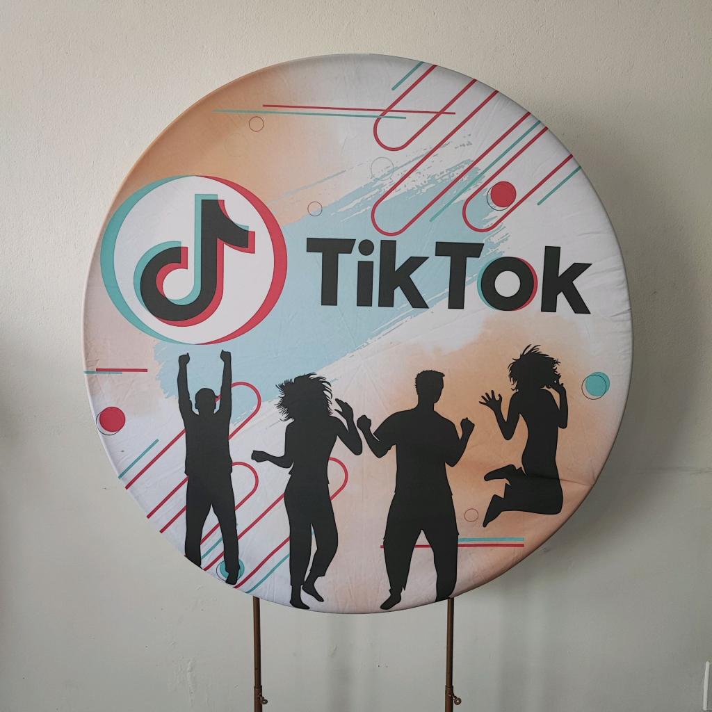 Capa Painel Tik Tok Medio - Mary Decor Festas & Locações
