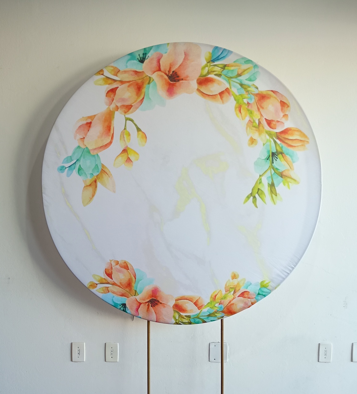 Painel Redondo  Veste  Facil Floral Laranja E Dourado 1.50X 1.50 - Mary Decor Festas & Locações