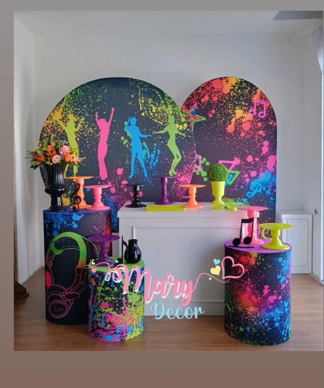 Balada Néon Kit Comemore - Mary Decor Festas & Locações