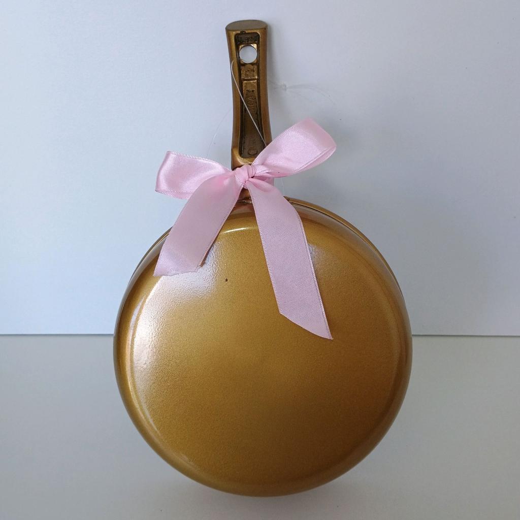 Panela M Dourado Chá de Panelas - Mary Decor Festas & Locações