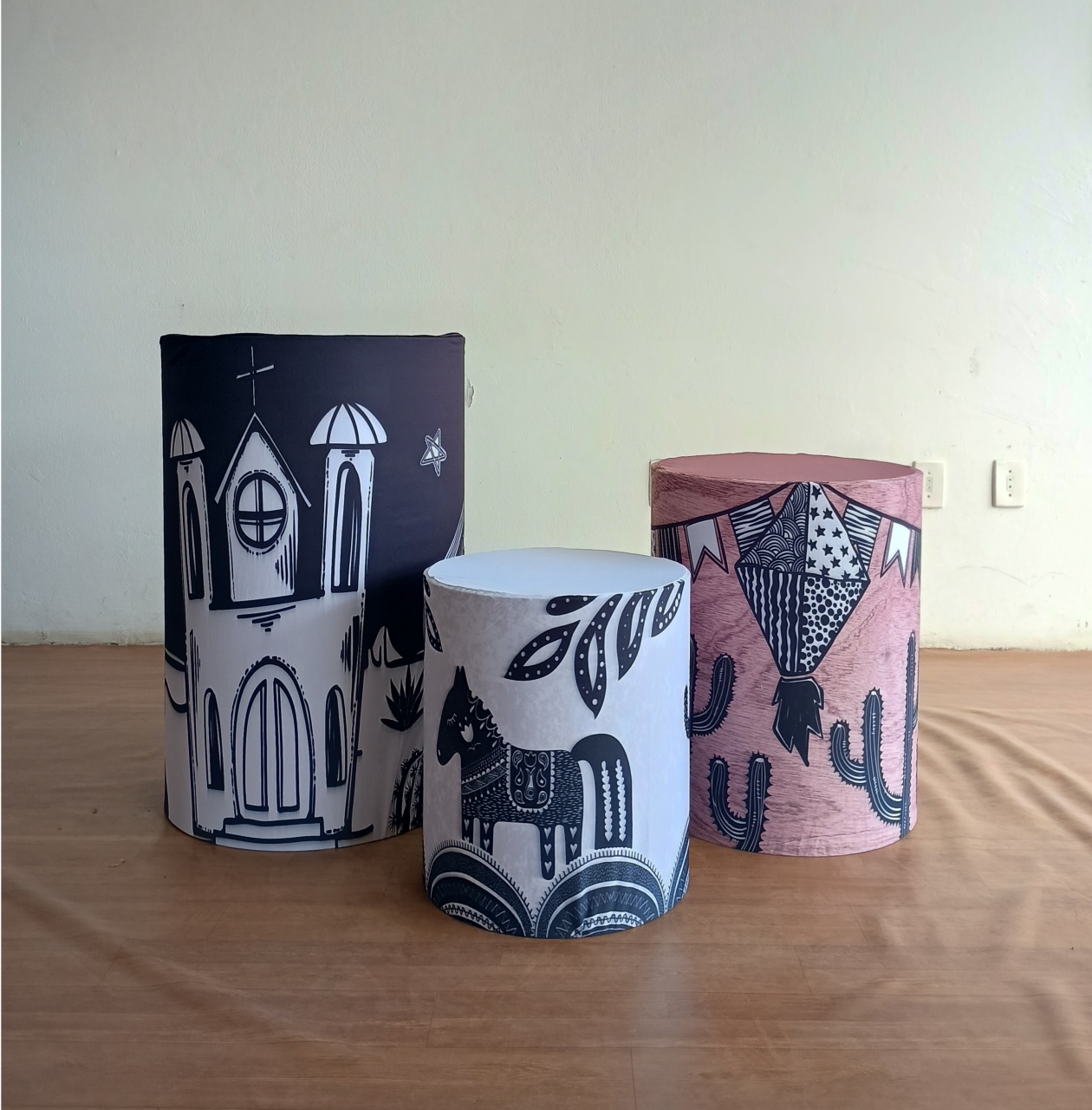 Cordel Trio de Capas Cilindros - Mary Decor Festas & Locações