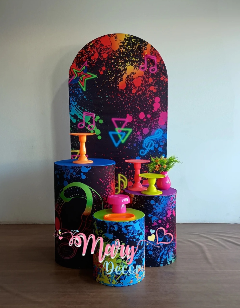 Balada Neon  Kit Só Bolinho Celebre  - Mary Decor Festas & Locações
