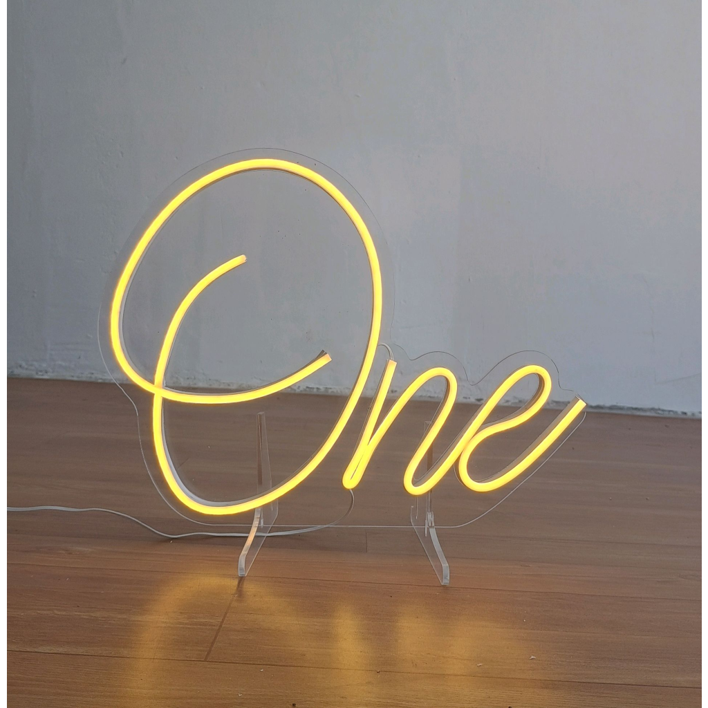 Letreiro One Led de Mesa 30Cm - Mary Decor Festas & Locações