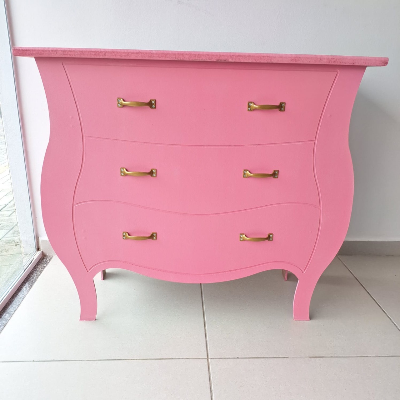 Cômoda Bombe Fake Rosa - Artebelle Comemorações
