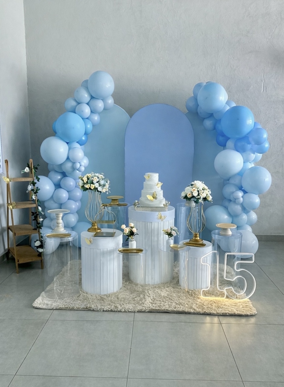 Kit 15 Anos Azul Com Balões, Leds E Bolo Fake - Maria Luiza Cardoso Barbosa
