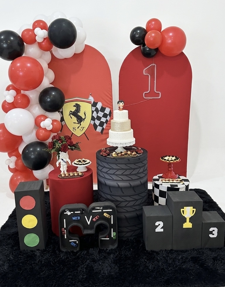 Kit Ferrari Com Balões - Maria Luiza Cardoso Barbosa