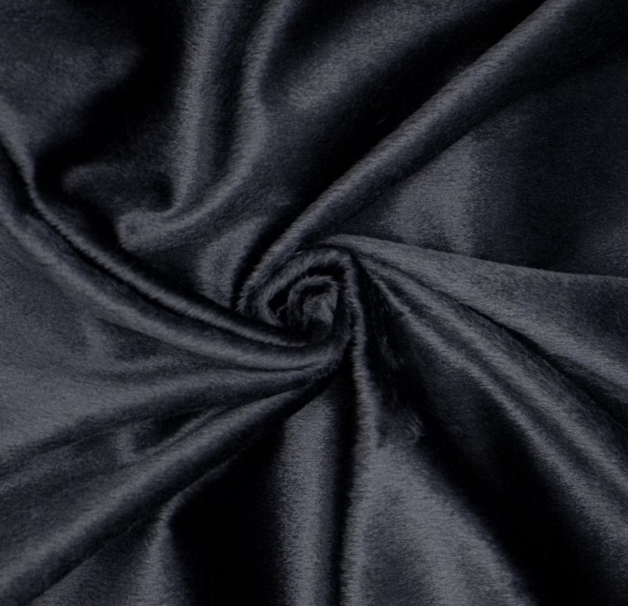 Tapete Pelúcia Preto - Maria Luiza Cardoso Barbosa