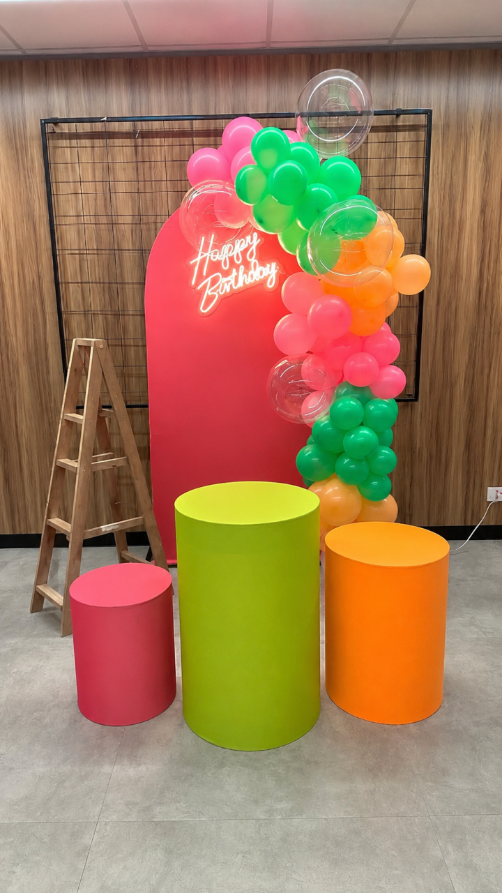 Kit Neon Com Balões Delivery - Maria Luiza Cardoso Barbosa