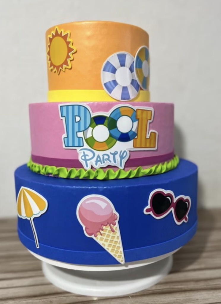Bolo Fake Pool Party - Maria Luiza Cardoso Barbosa