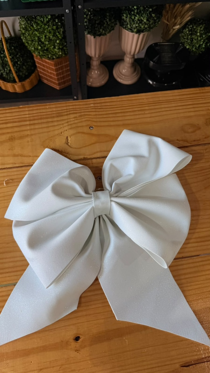 Laço Branco Com Glitter - Maria Luiza Cardoso Barbosa