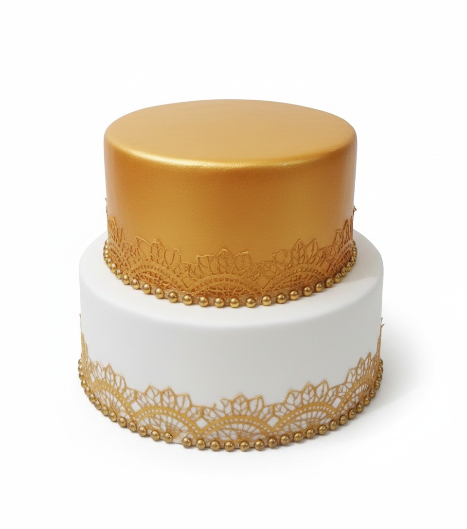 Bolo Fake Branco Com Dourado  - Michelle Almeida Festas 