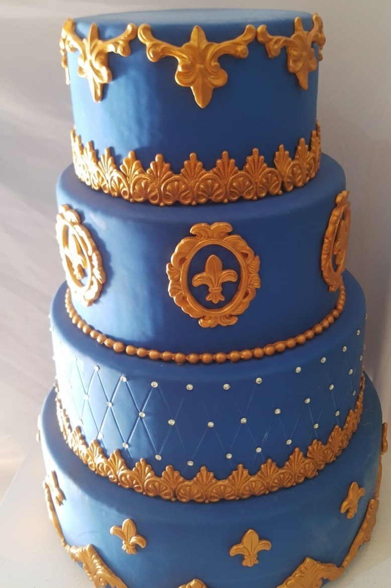 Bolo Fake Azul Com Dourado  - Michelle Almeida Festas 